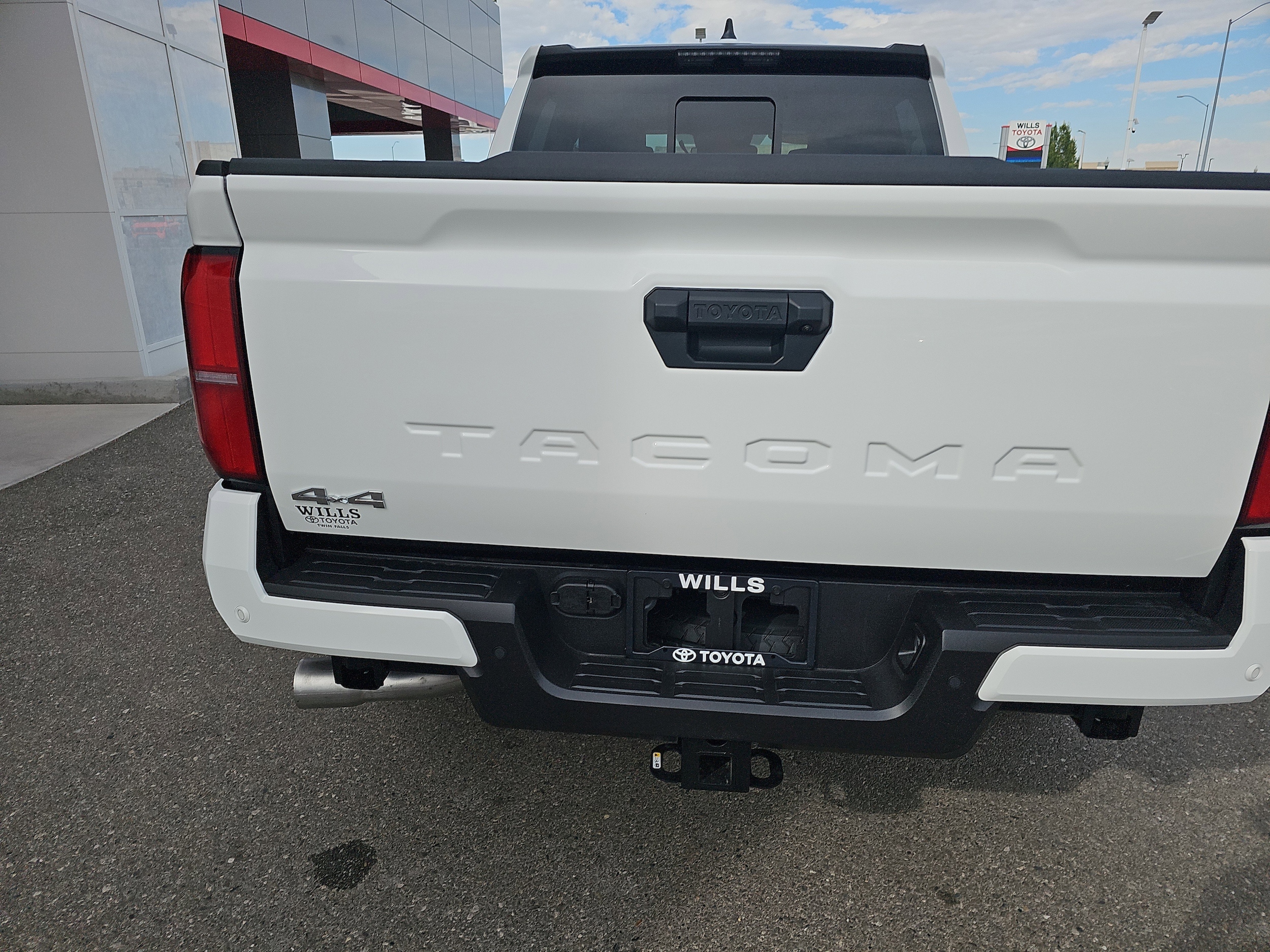 2025 Toyota Tacoma SR5 - Photo 8