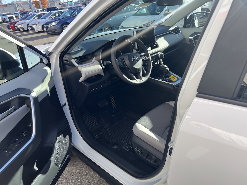 New 2025 Toyota RAV4 XLE w/Convenience Pkg SUV