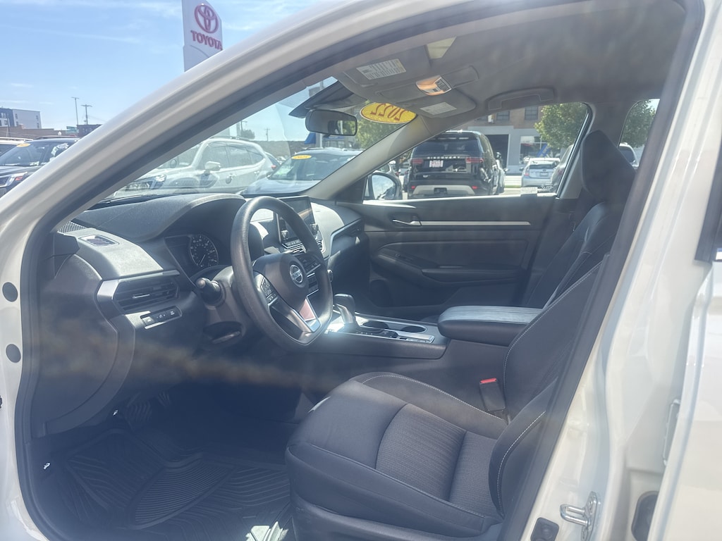 Used 2022 Nissan Altima 2.5 SV Sedan