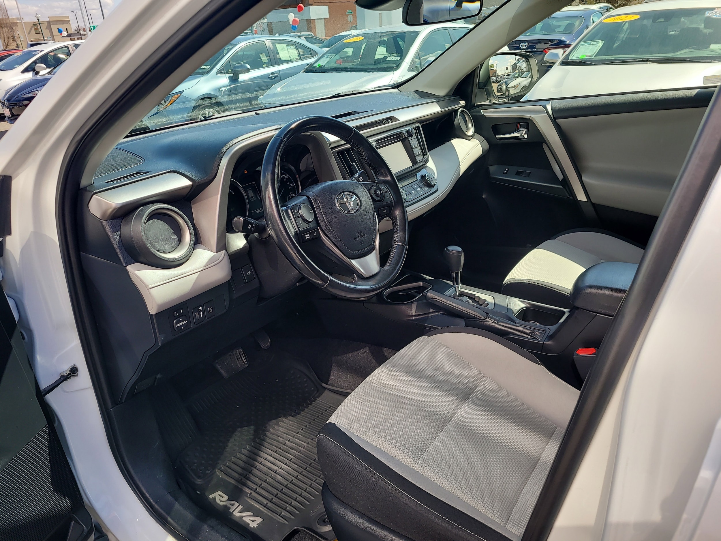 Used 2018 Toyota RAV4 XLE with VIN JTMRJREV4JD183698 for sale in Twin Falls, ID