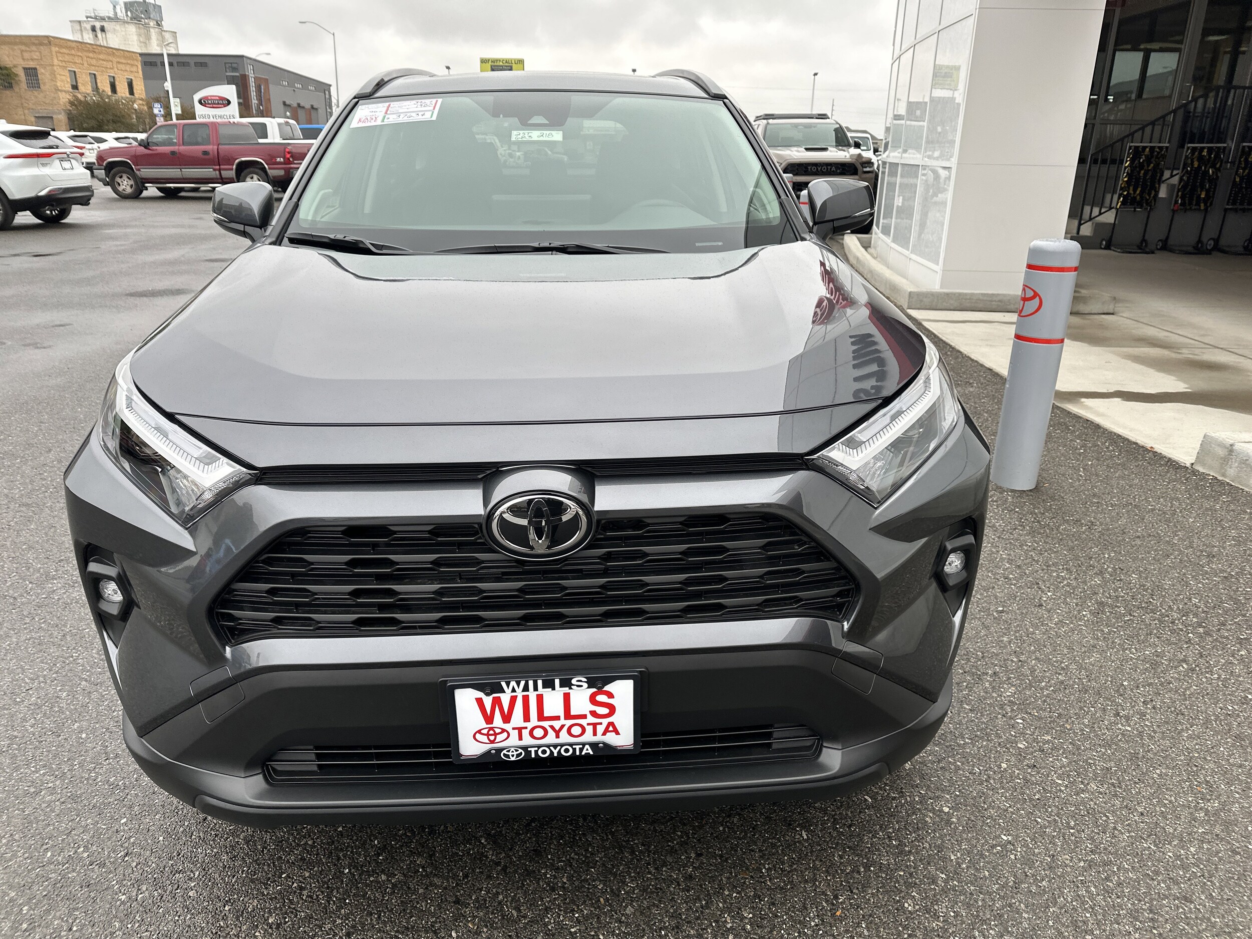2025 Toyota RAV4 XLE Premium photo 3