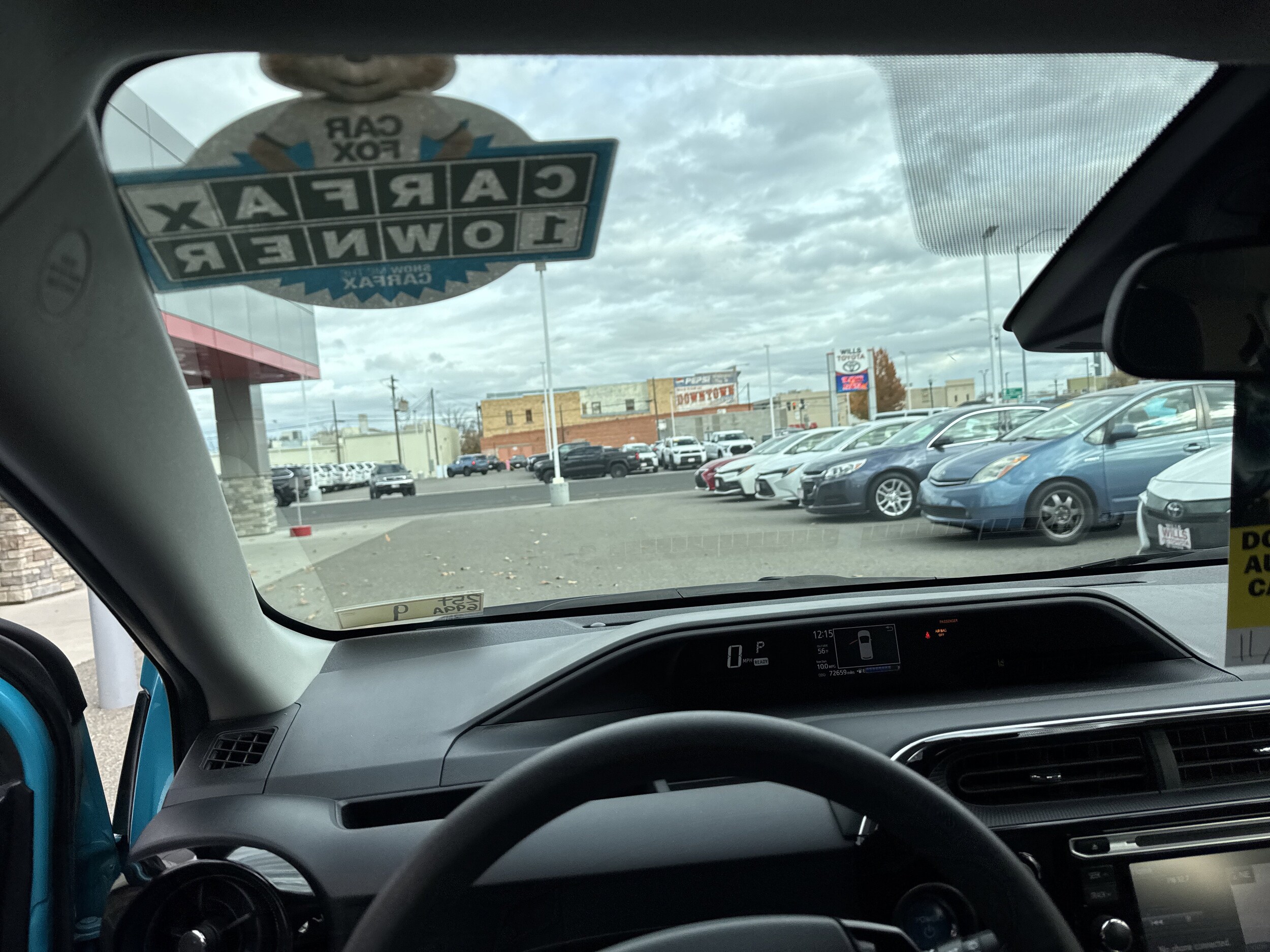 2019 Toyota Prius C LE photo 3