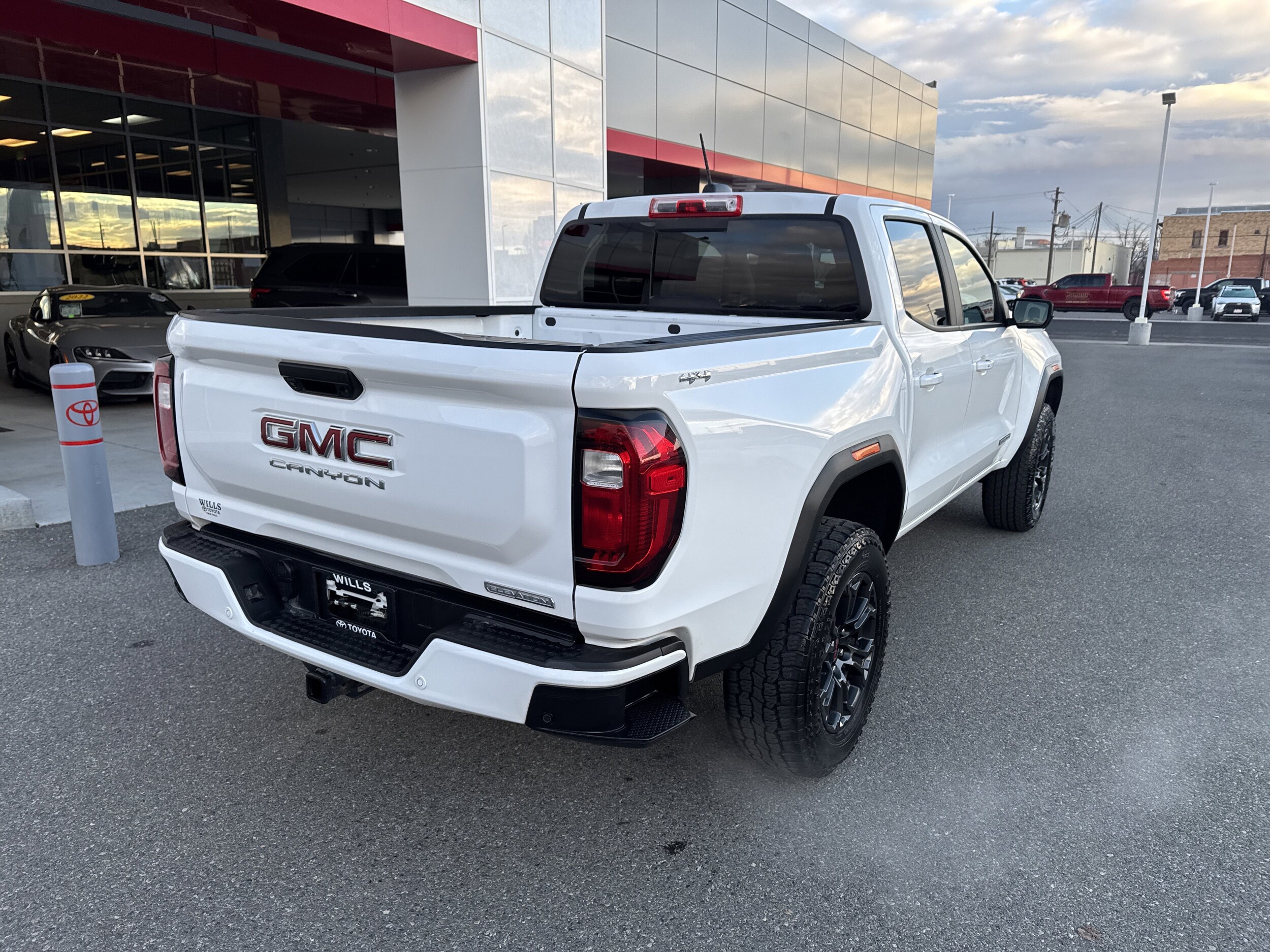 2024 Gmc Canyon Elevation photo 3