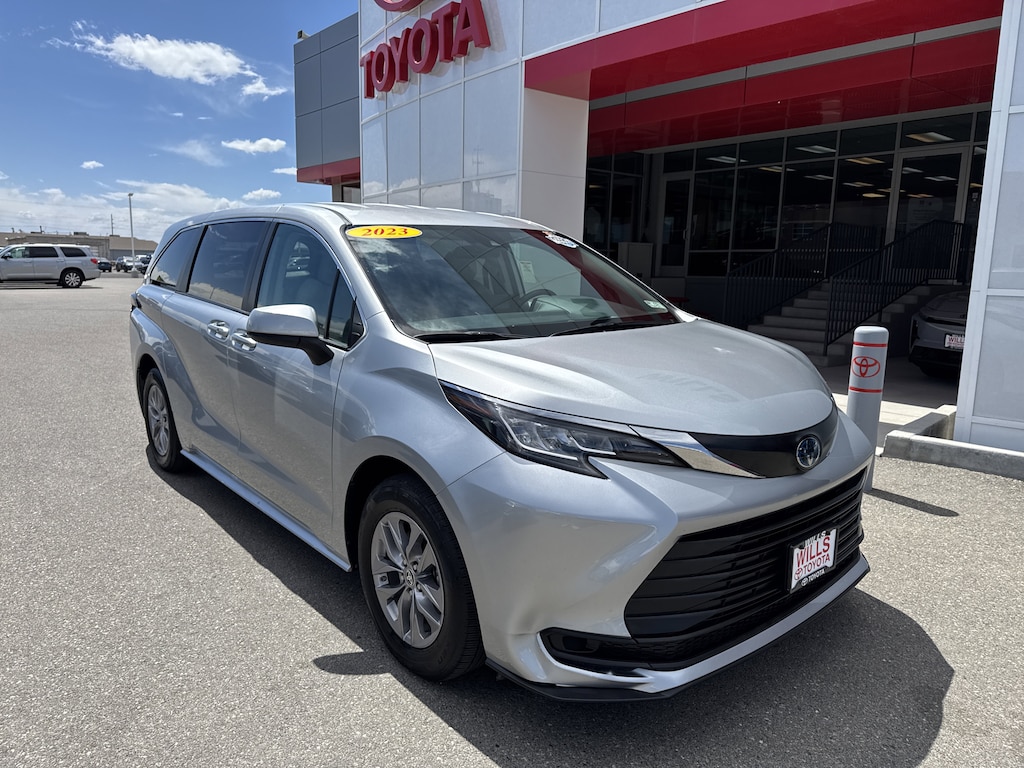 Used 2023 Toyota Sienna LE 8 Passenger Van Passenger Van