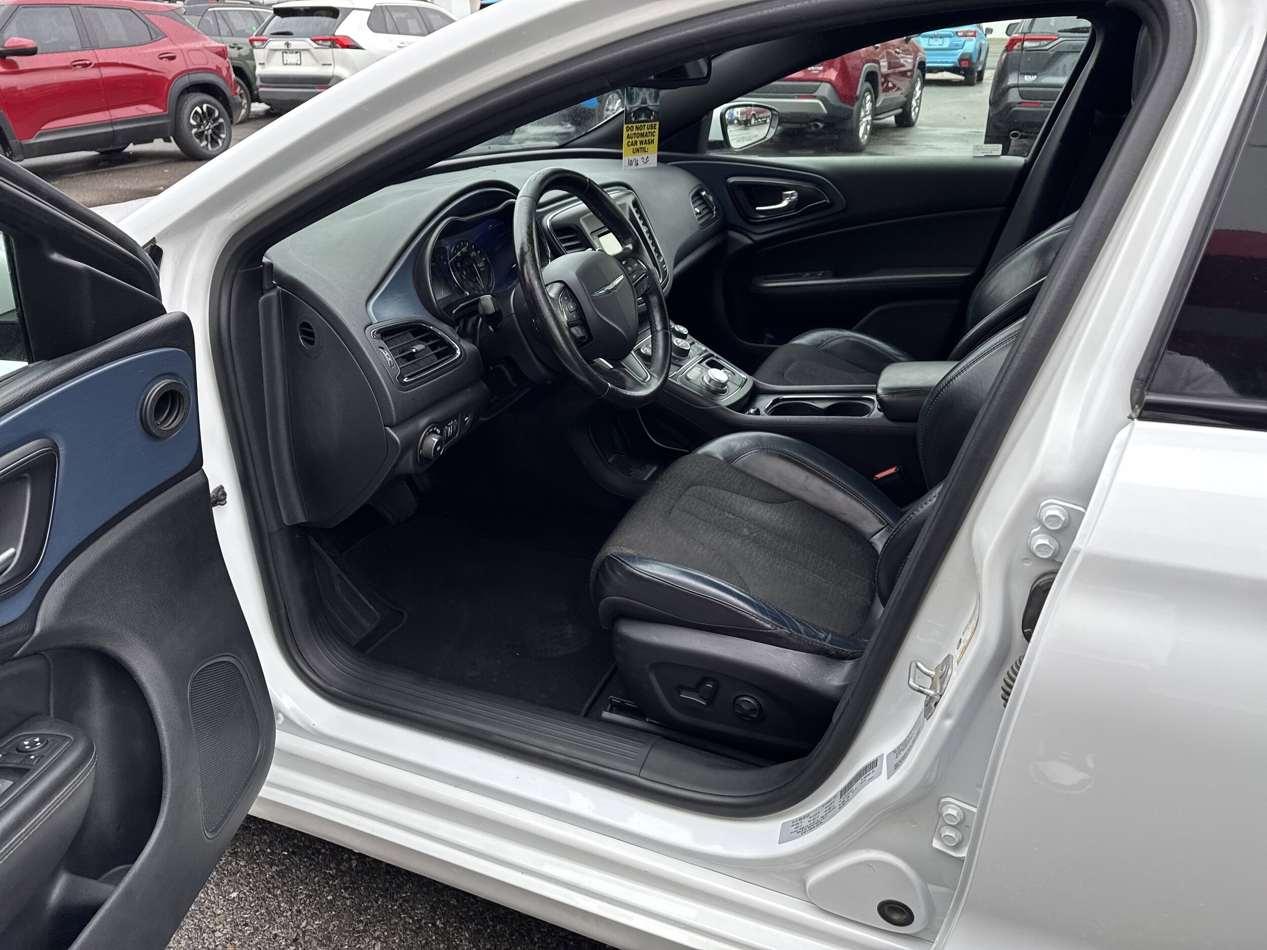 2016 Chrysler 200 S photo 2