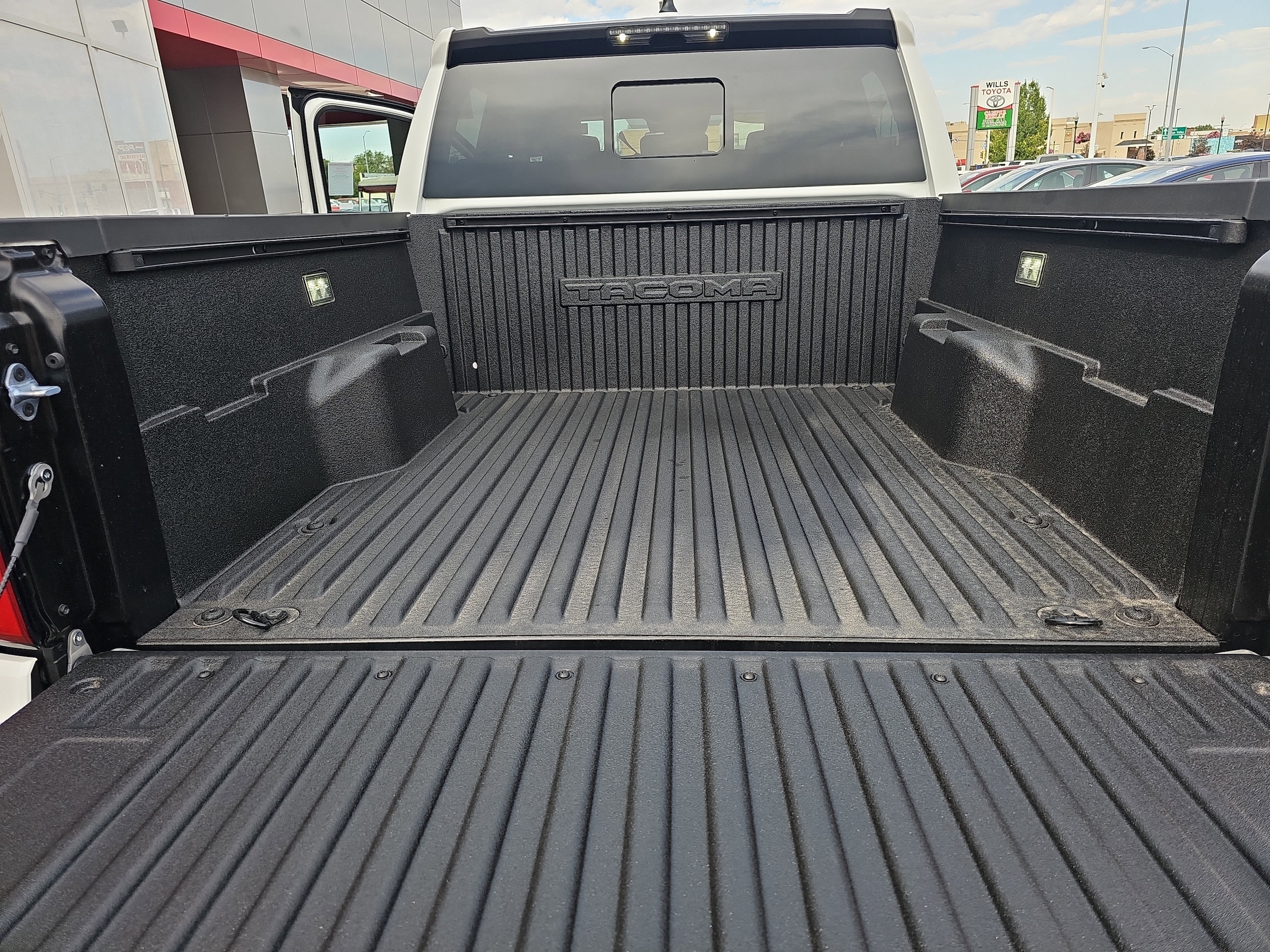 2025 Toyota Tacoma SR5 - Photo 13