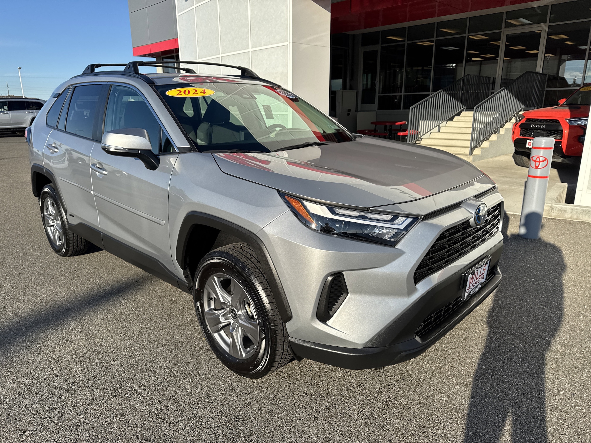 2024 Toyota RAV4 XLE's photo