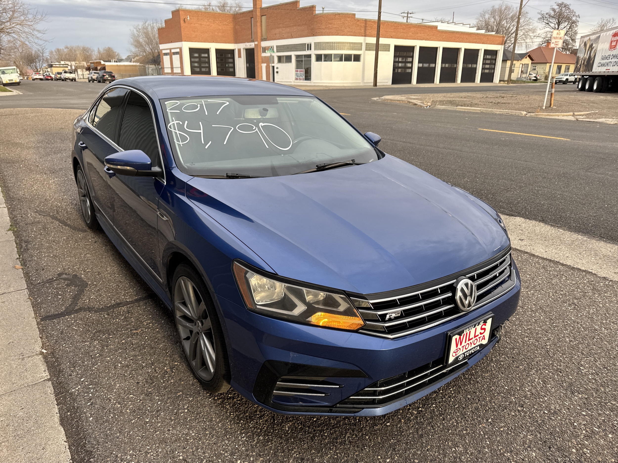 2017 Volkswagen Passat R-Line's photo