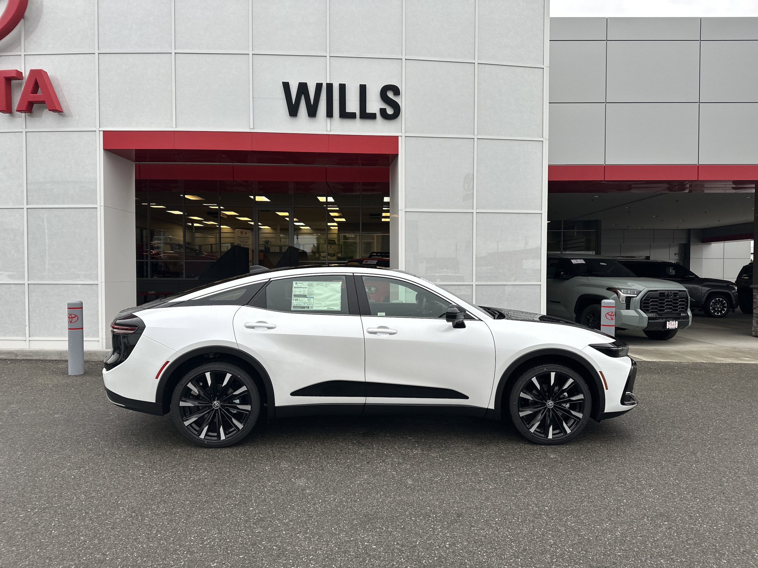 2026 Toyota Crown Platinum's photo