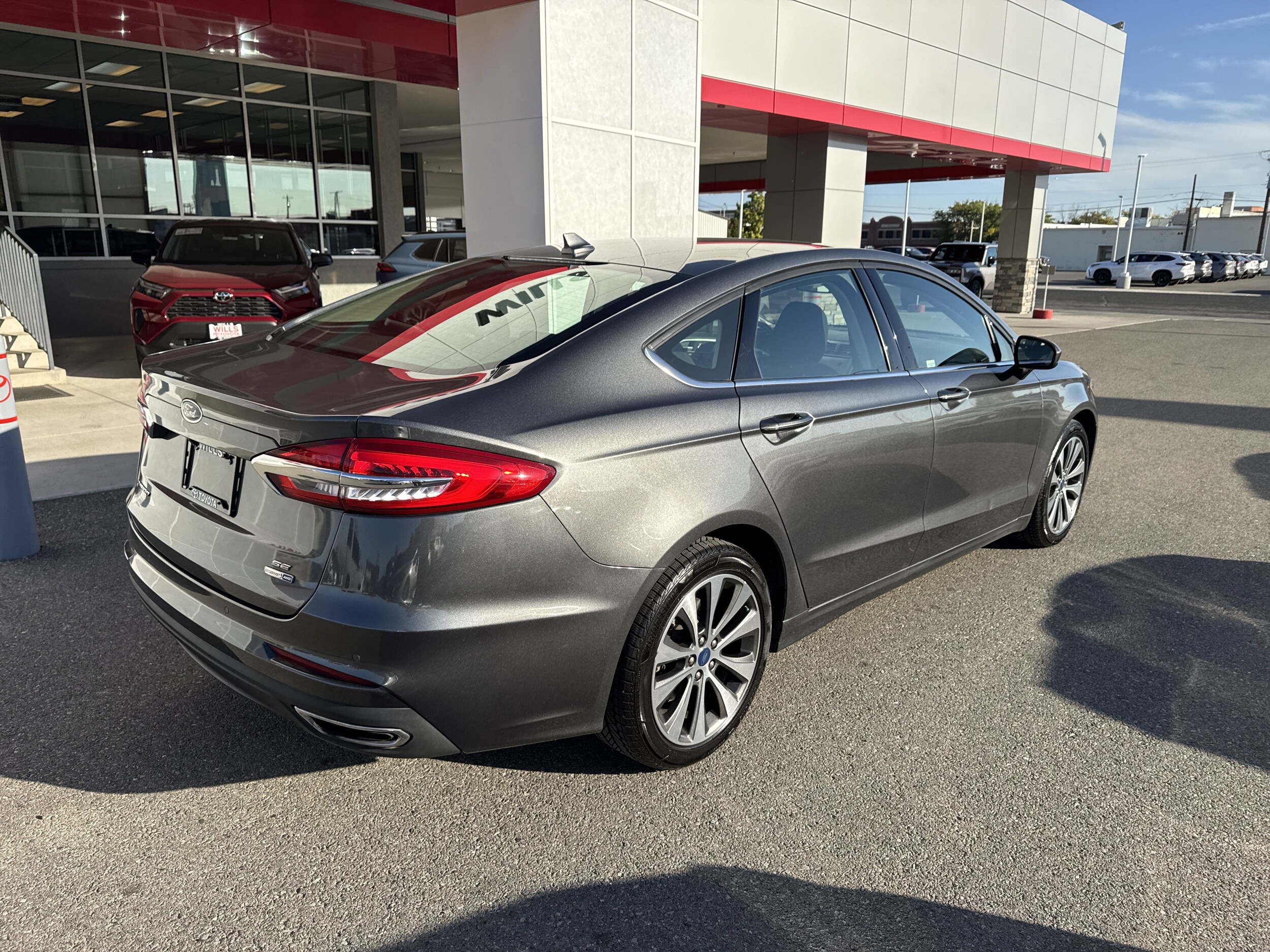 2020 Ford Fusion SE photo 4
