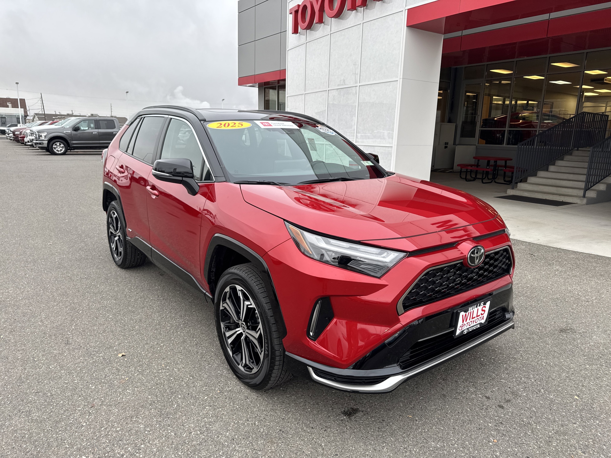 2025 Toyota RAV4 XSE's photo