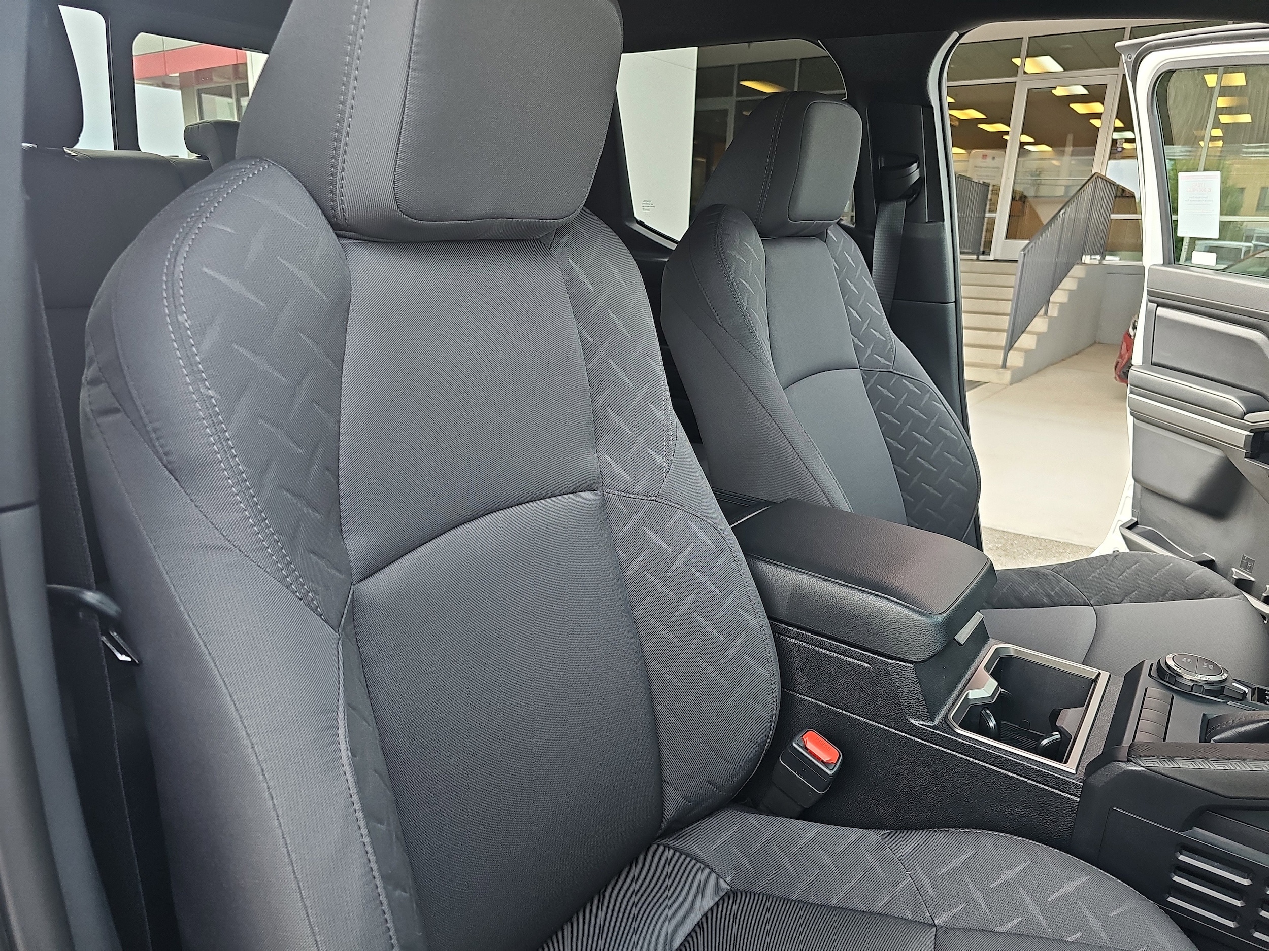 2025 Toyota Tacoma SR5 - Photo 15