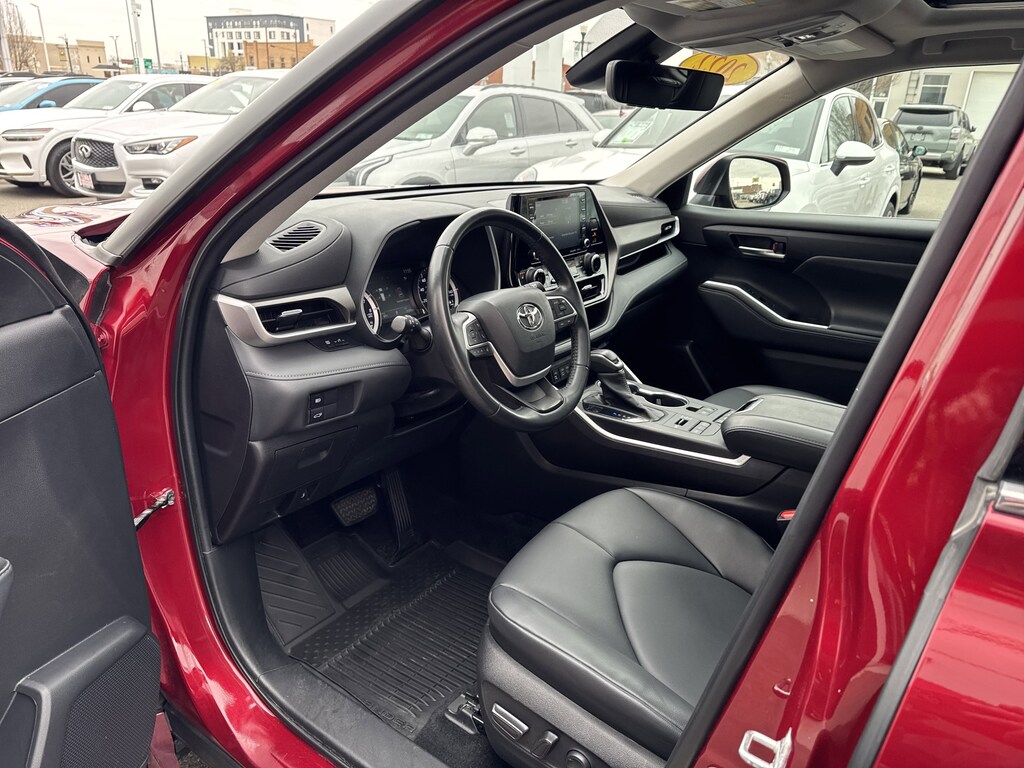 Used 2022 Toyota Highlander XLE SUV