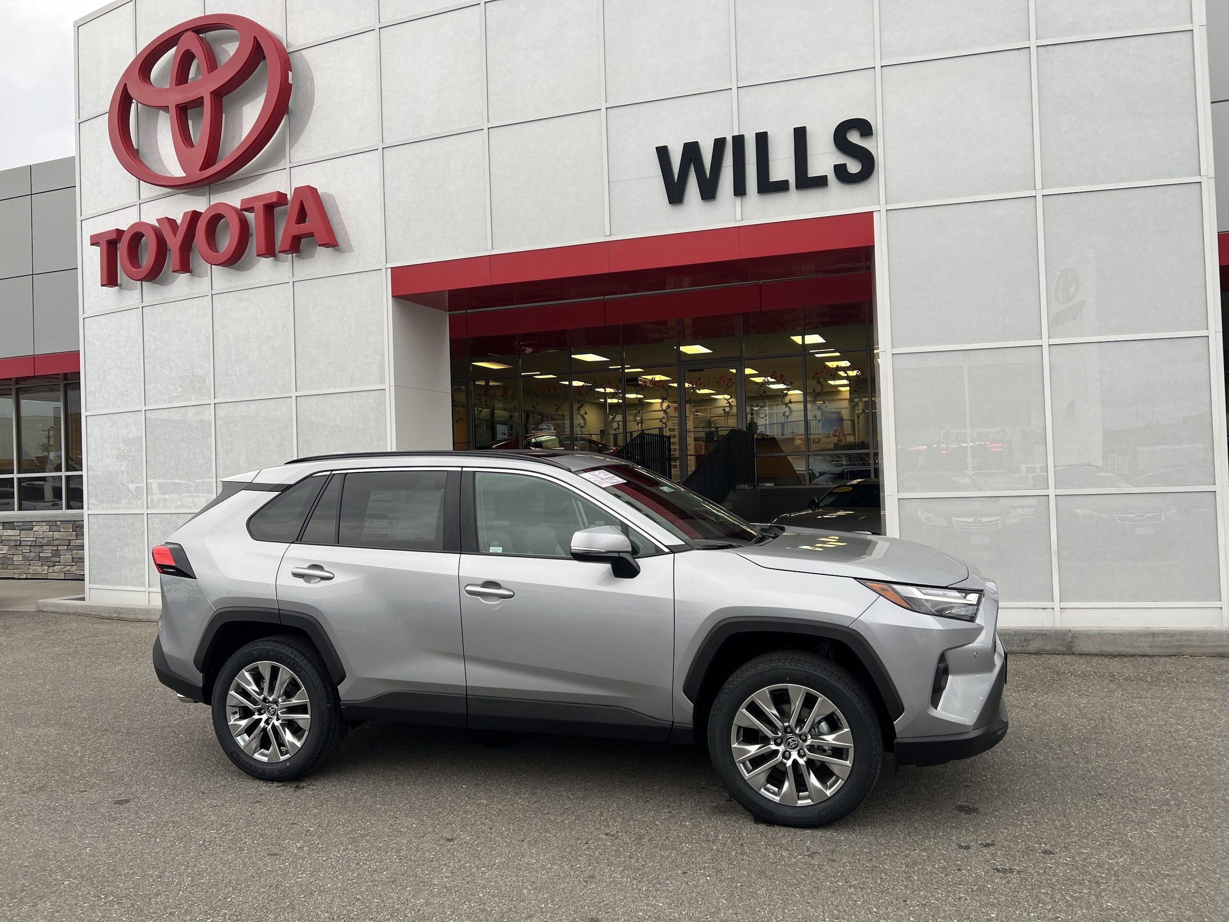 2025 Toyota RAV4 XLE Premium's photo