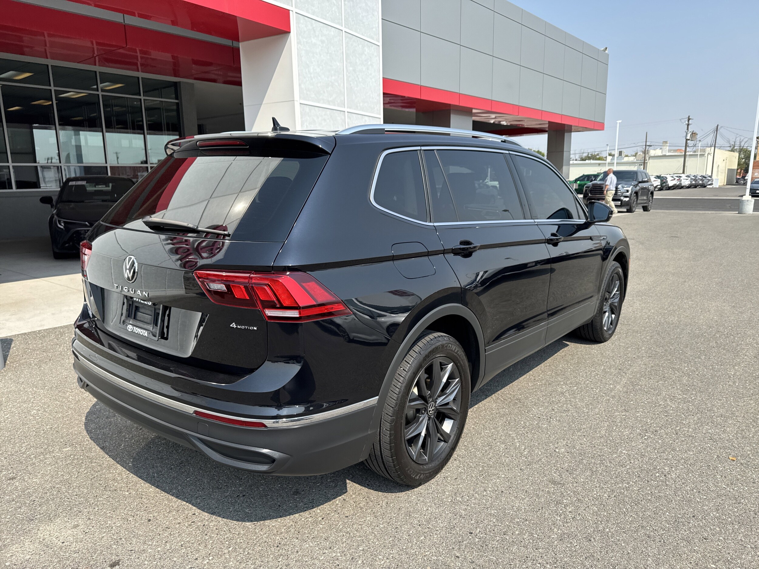 2022 Volkswagen Tiguan SE photo 4