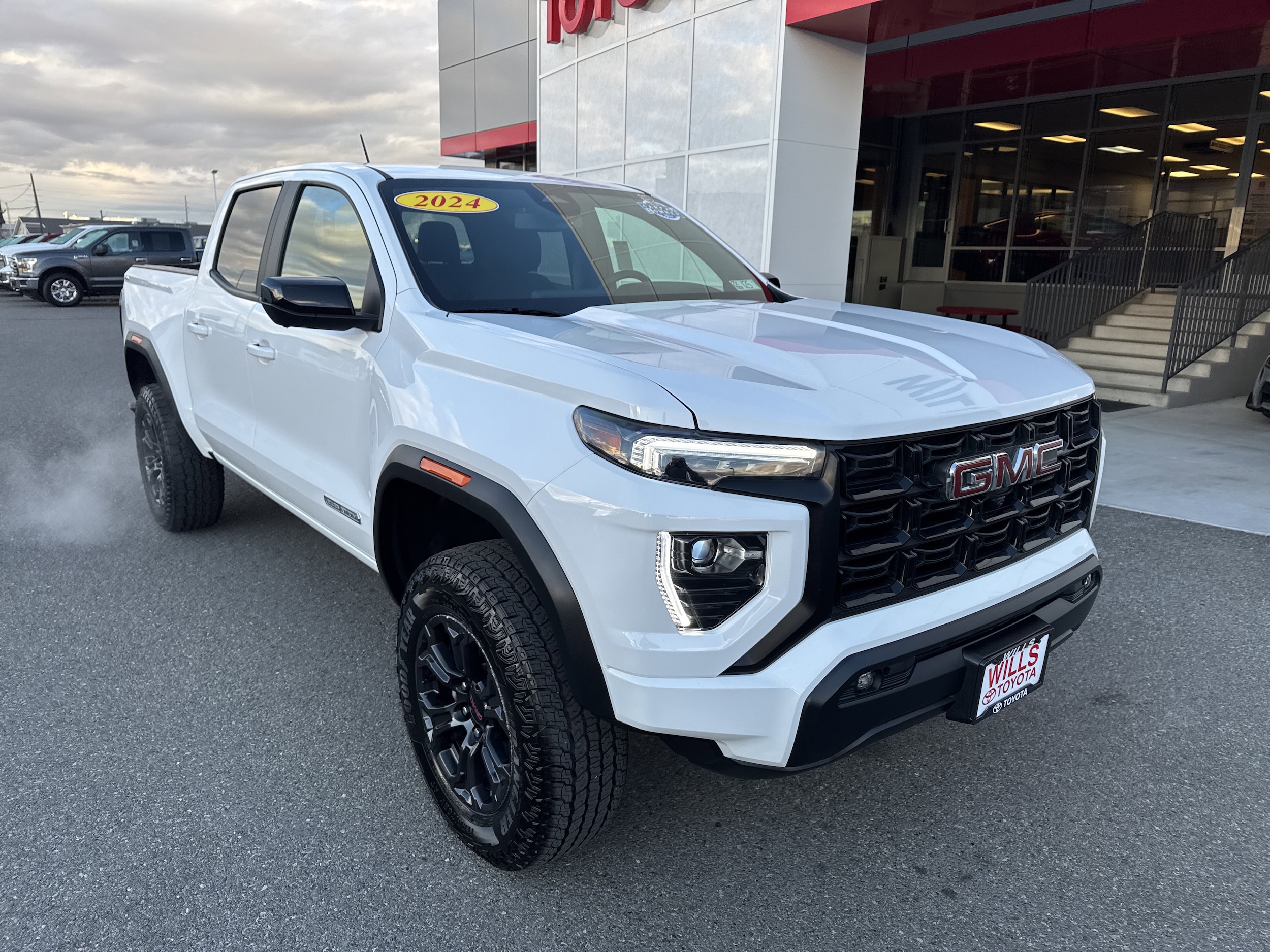 2024 GMC Canyon Elevation's photo