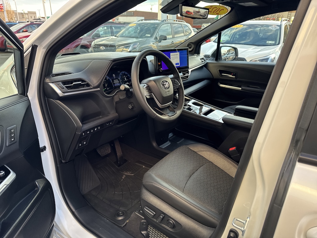 Used 2025 Toyota Sienna Platinum 7 Passenger Van Passenger Van