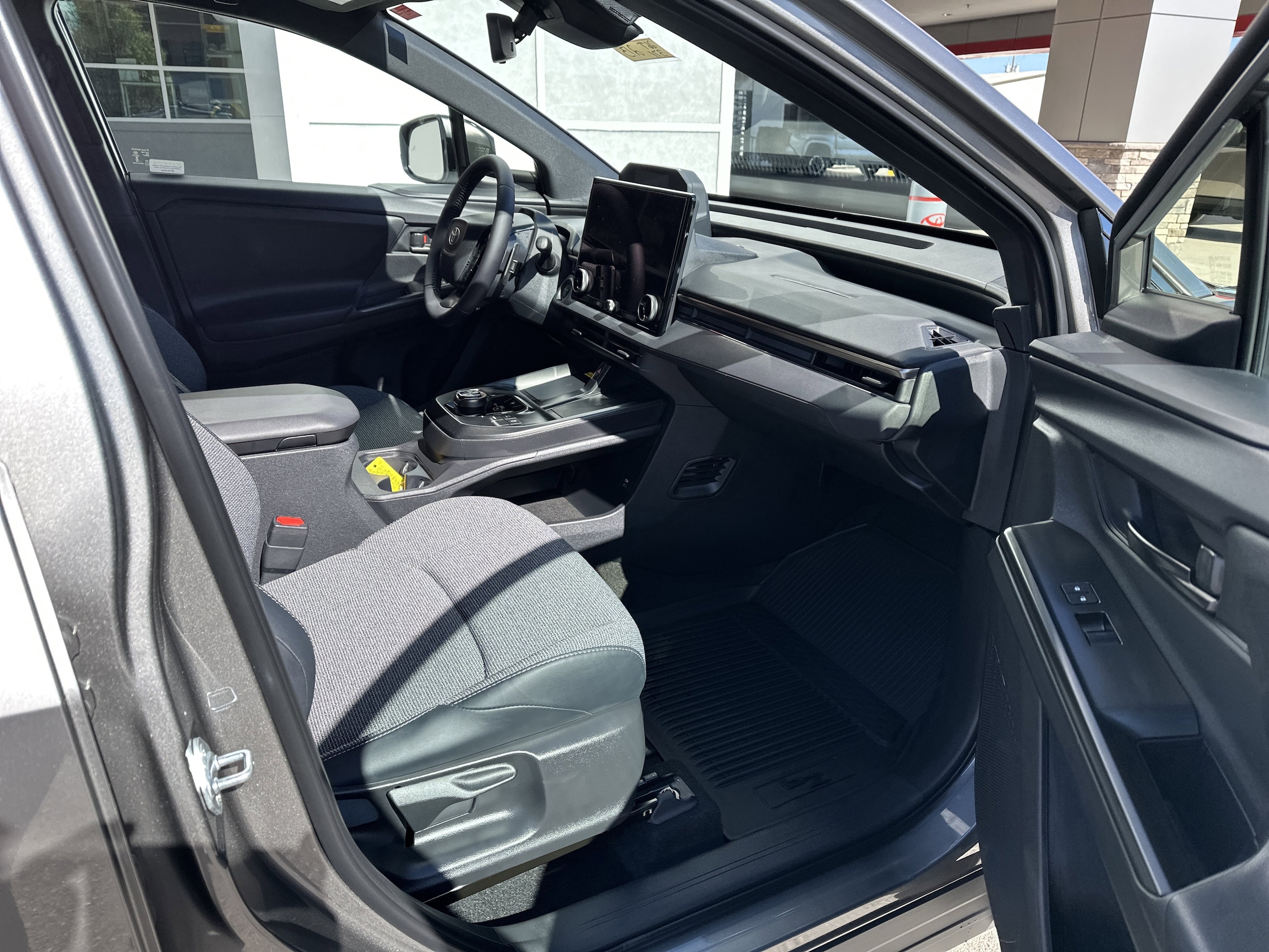 2026 Toyota bZ XLE - Photo 8