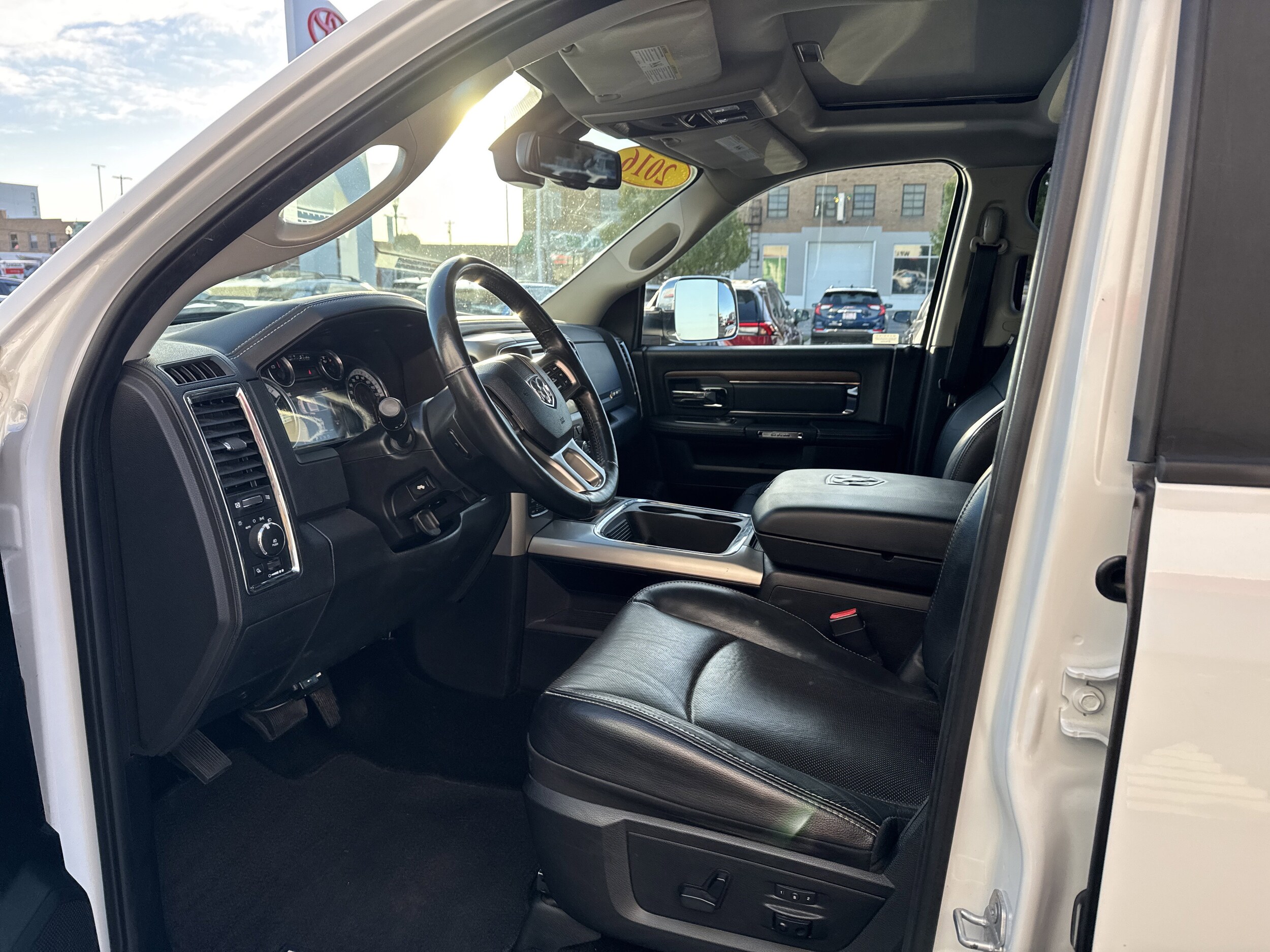 2016 Ram 1500 Laramie photo 3