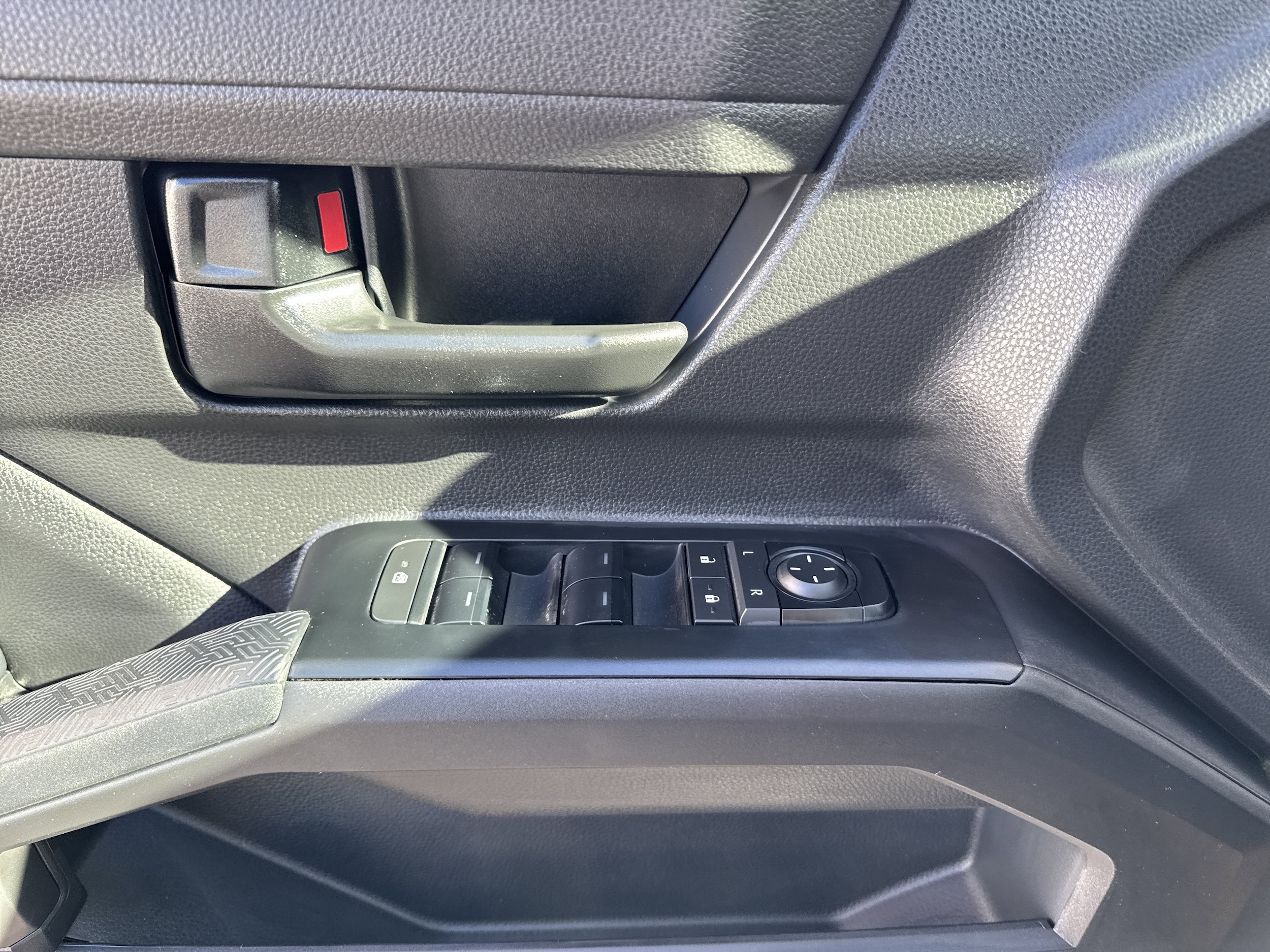 2025 Toyota Tacoma SR5 - Photo 22