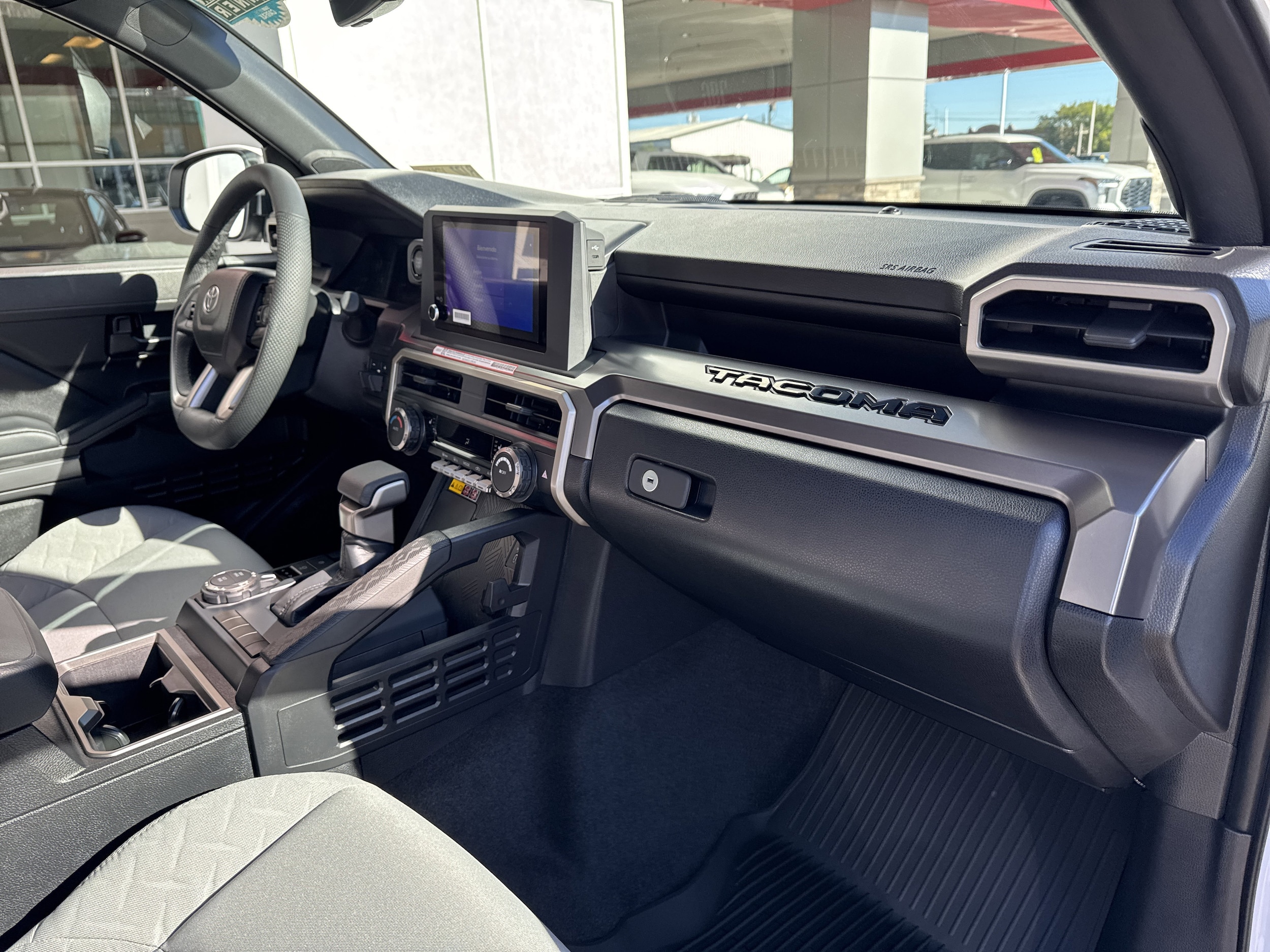 2025 Toyota Tacoma SR5 - Photo 15