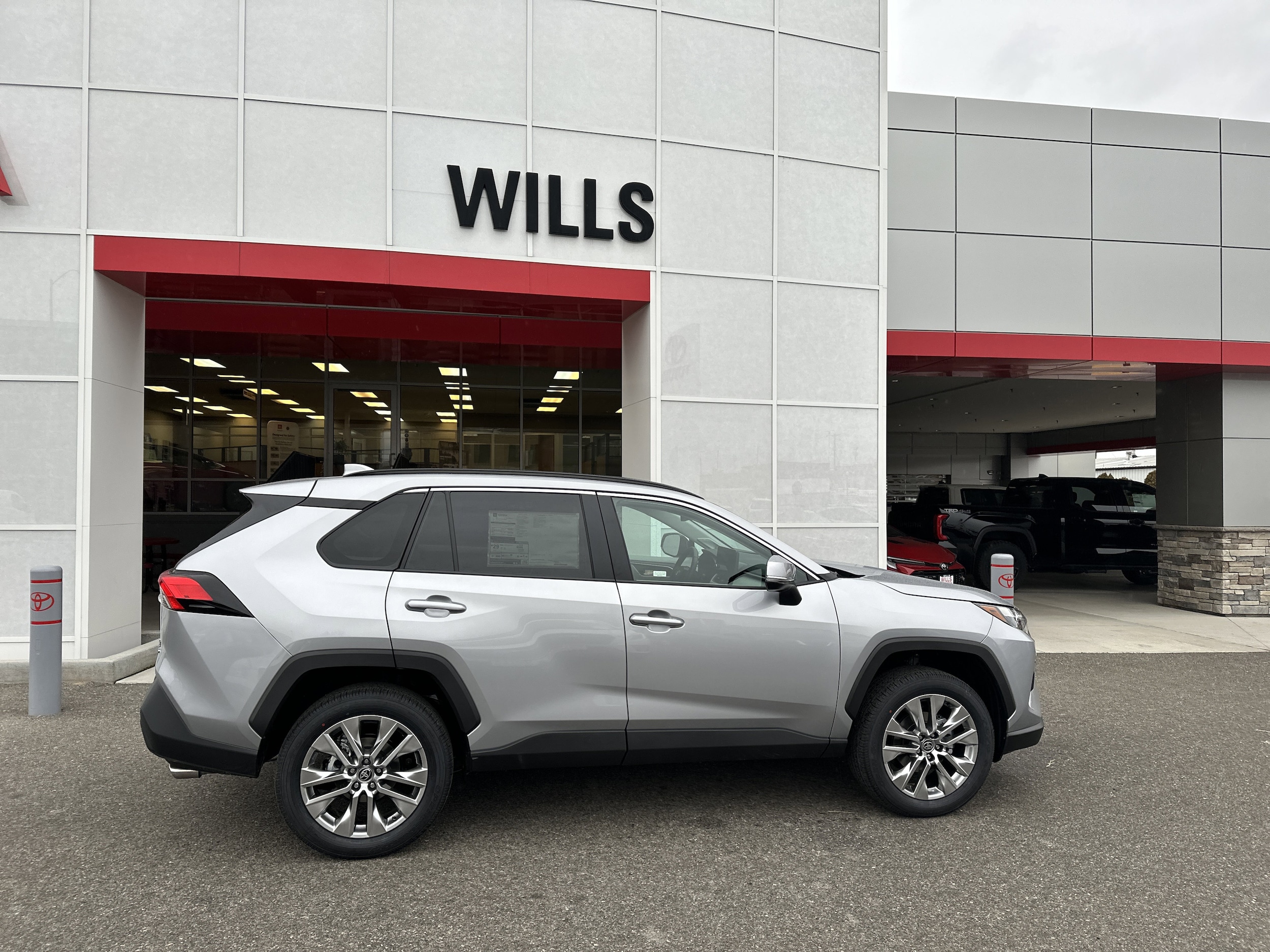 2025 Toyota RAV4 XLE Premium's photo