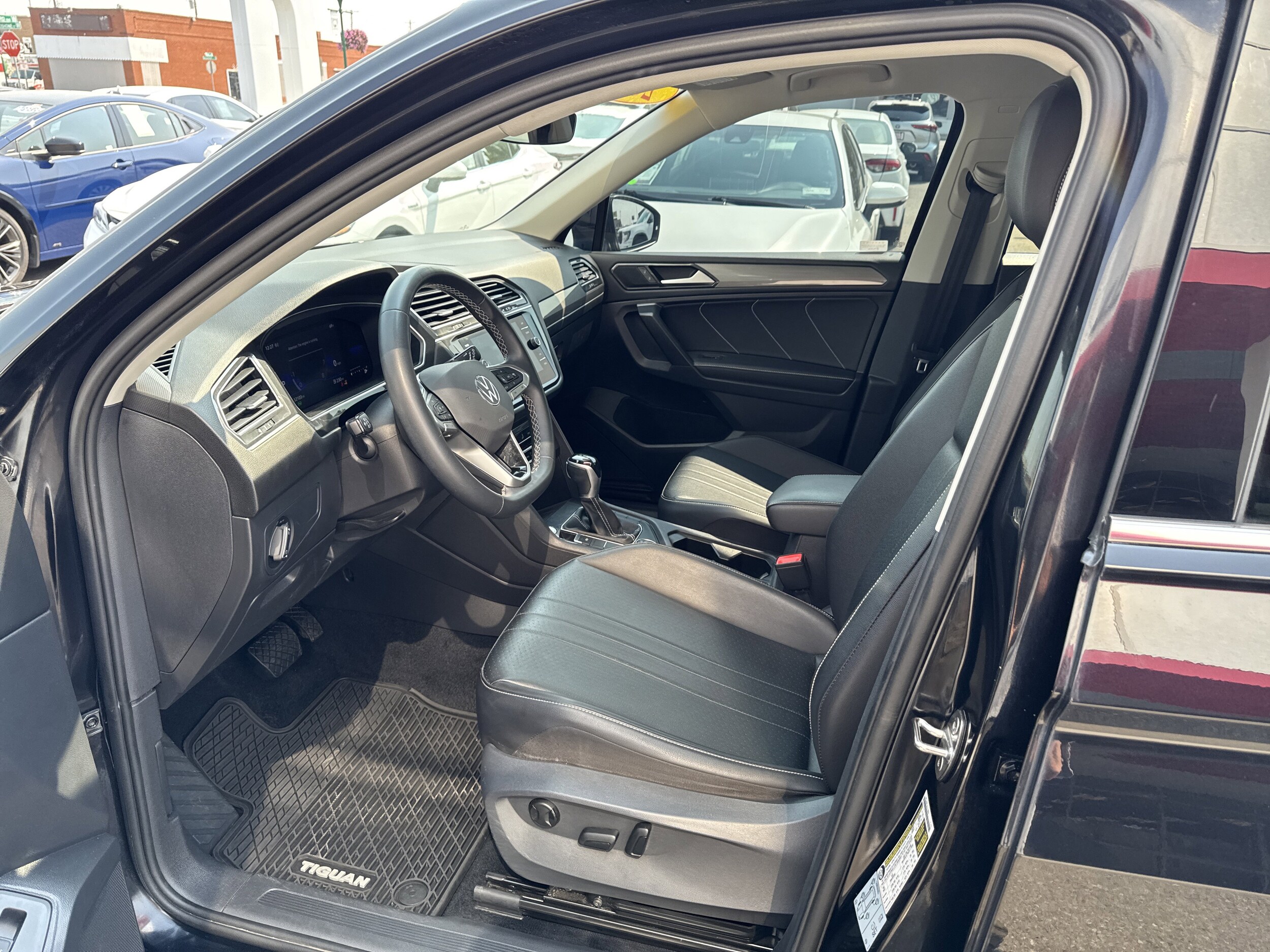 2022 Volkswagen Tiguan SE photo 2