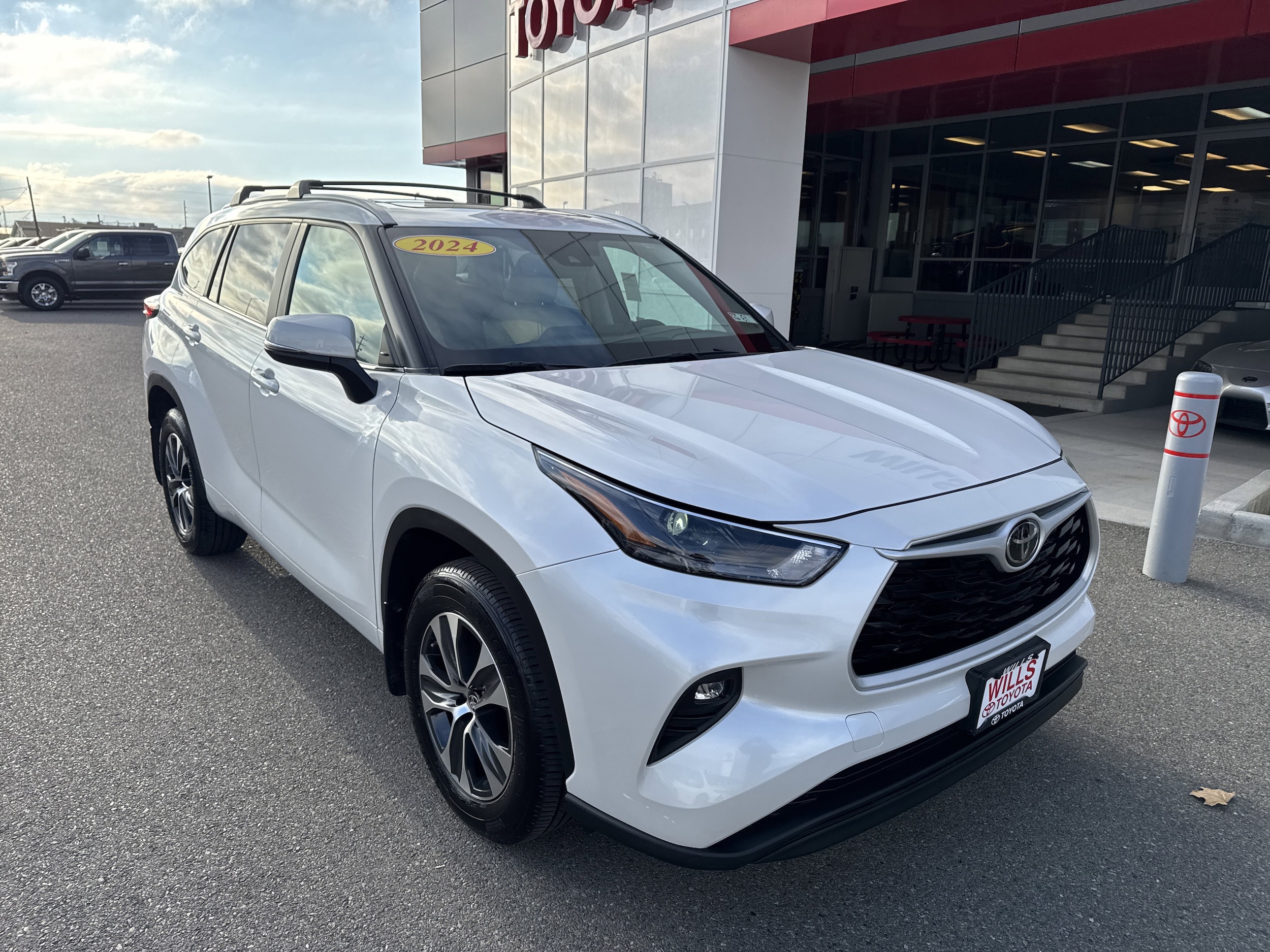 2024 Toyota Highlander XLE's photo