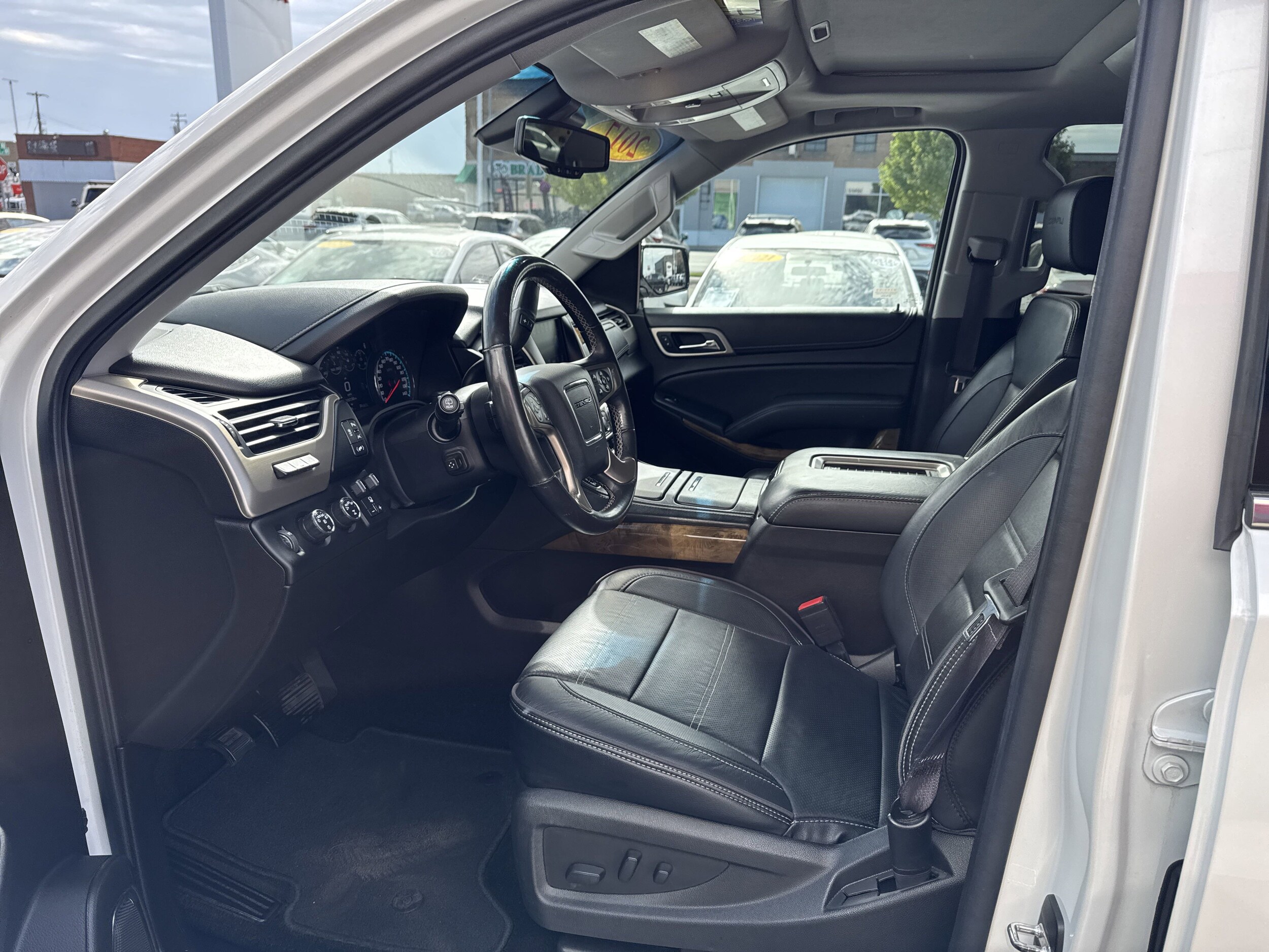 2017 Gmc Yukon Denali photo 2