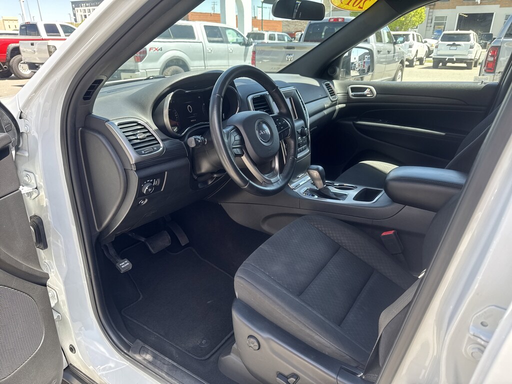 Used 2019 Jeep Grand Cherokee Laredo SUV
