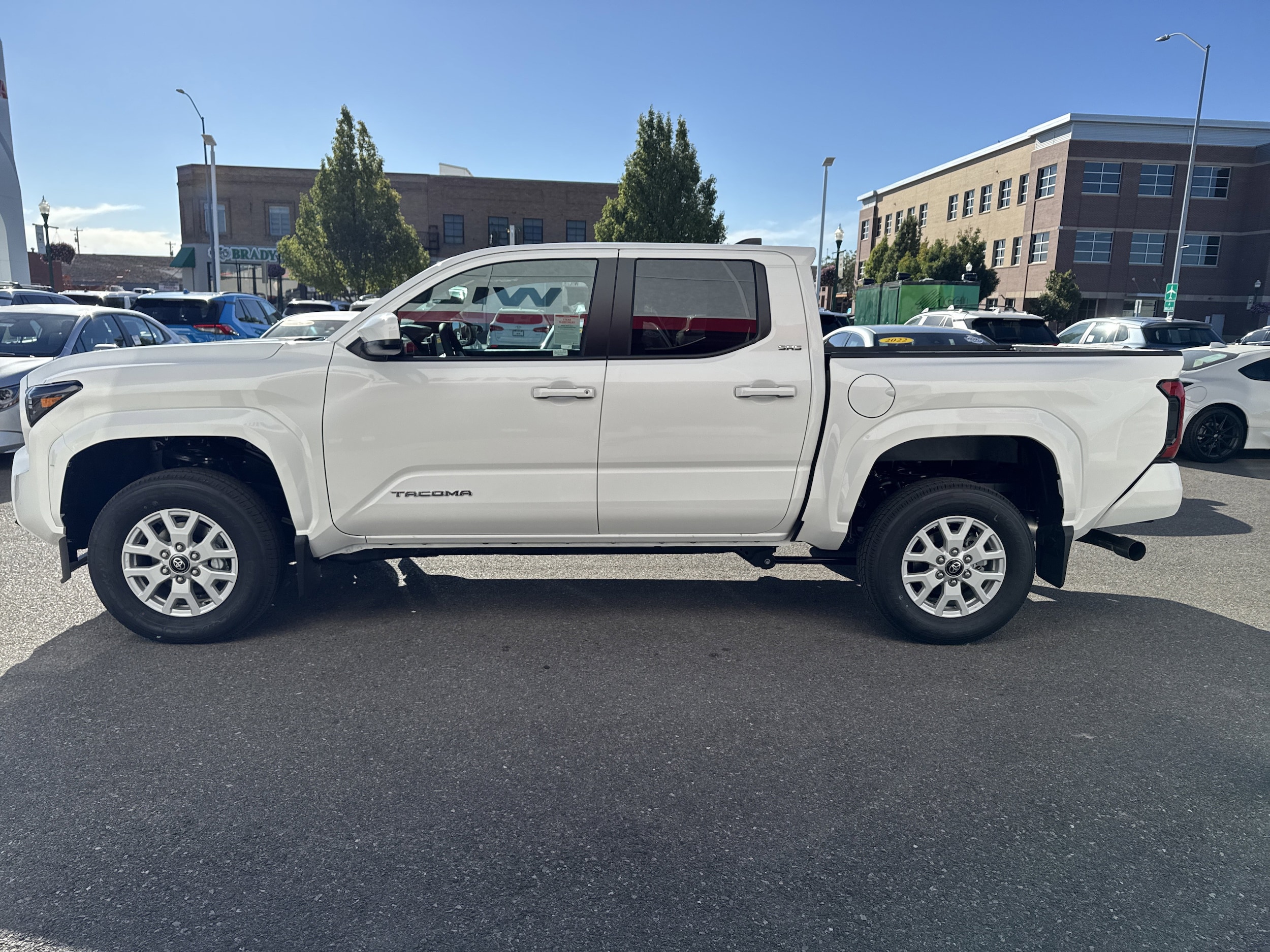 2025 Toyota Tacoma SR5 - Photo 6