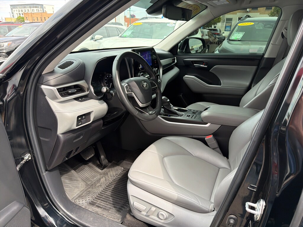 Used 2023 Toyota Highlander XLE SUV