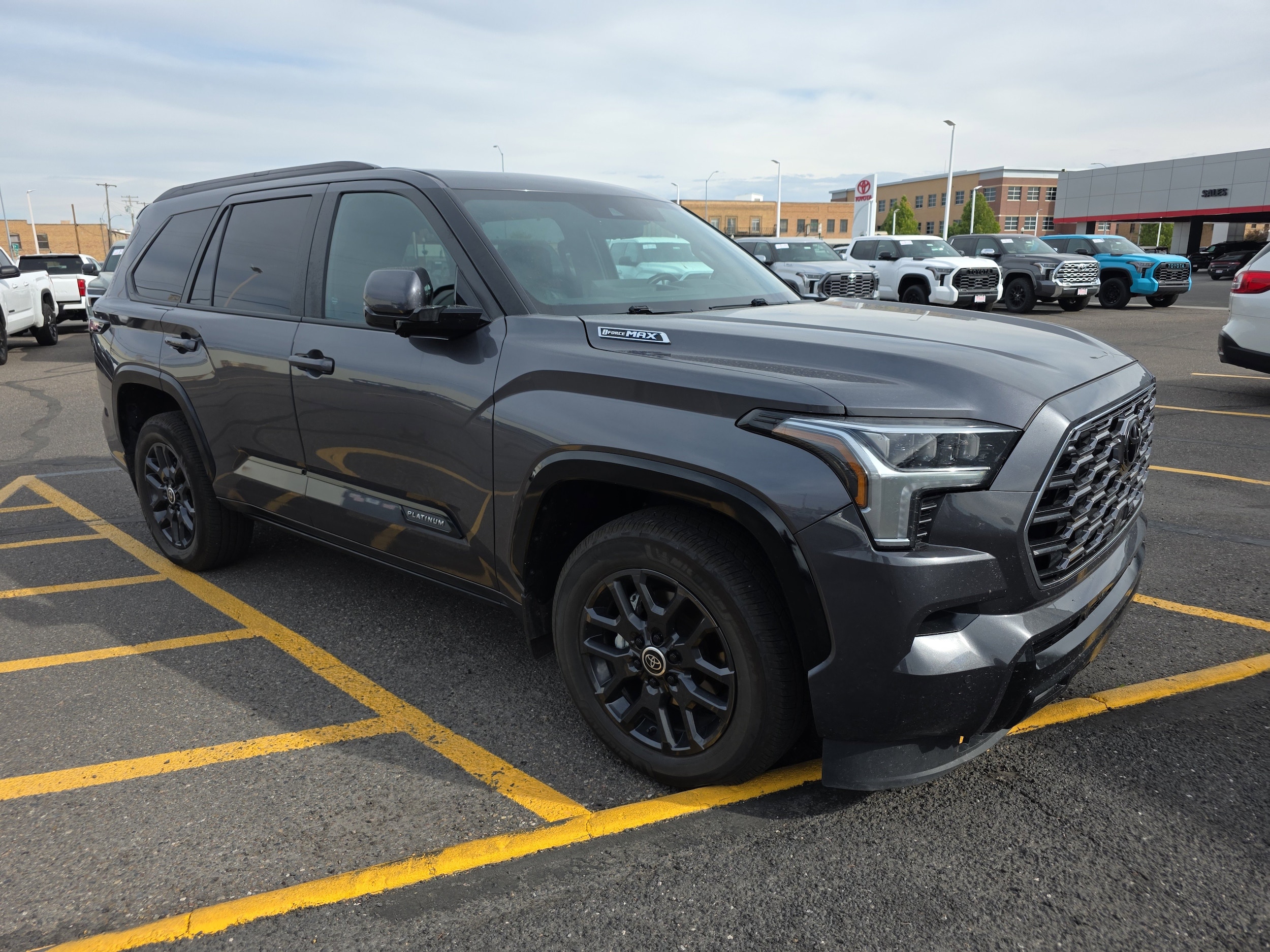 2024 Toyota Sequoia Platinum 4WD i-FORCE MAX Hybrid's photo