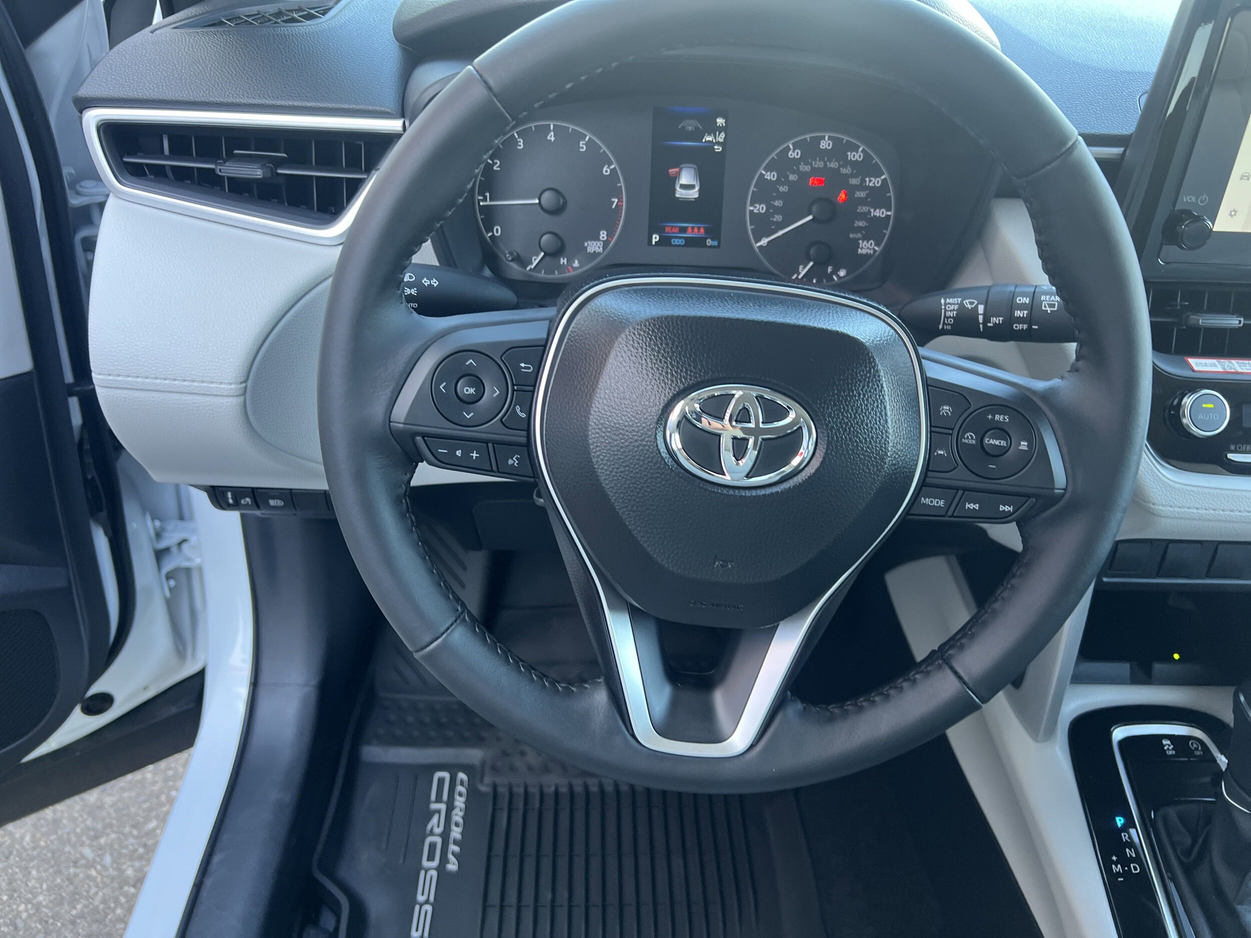 2025 Toyota Corolla Cross LE photo 2
