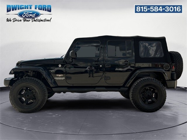 2014 Jeep Wrangler Unlimited Sahara photo 2