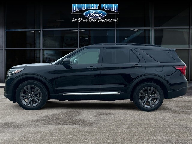 2025 Ford Explorer photo 2