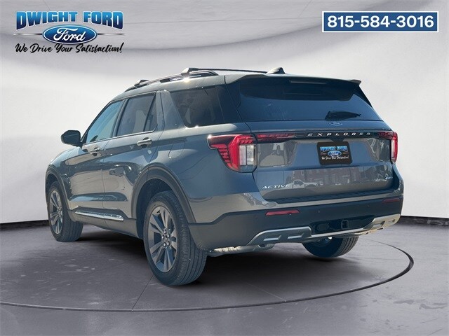 2025 Ford Explorer photo 3