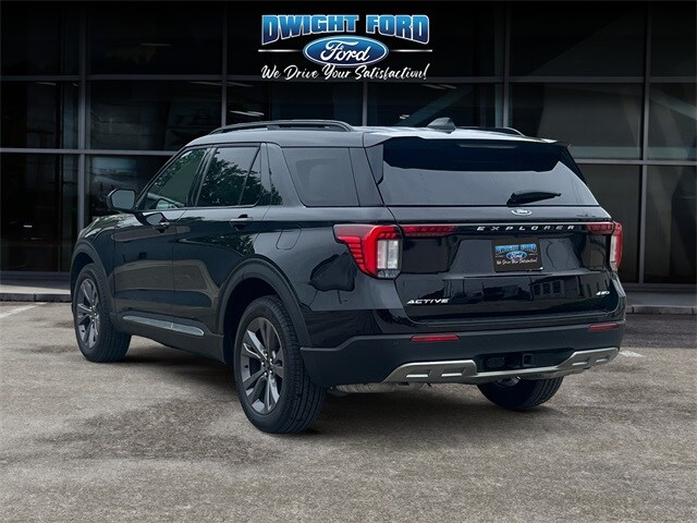 2025 Ford Explorer photo 3