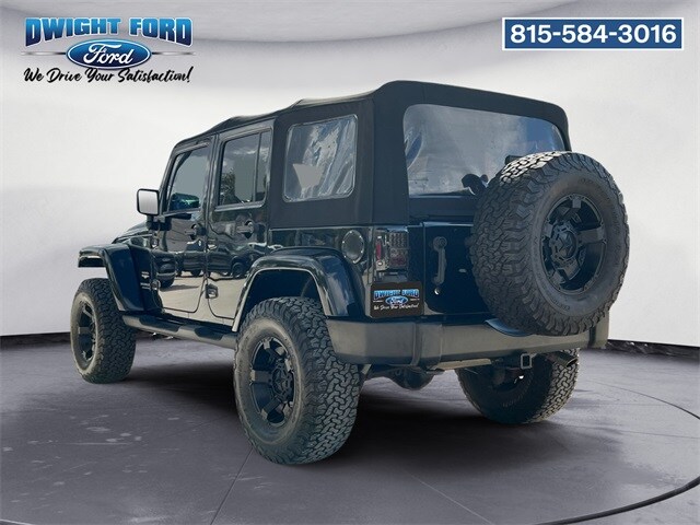 2014 Jeep Wrangler Unlimited Sahara photo 3