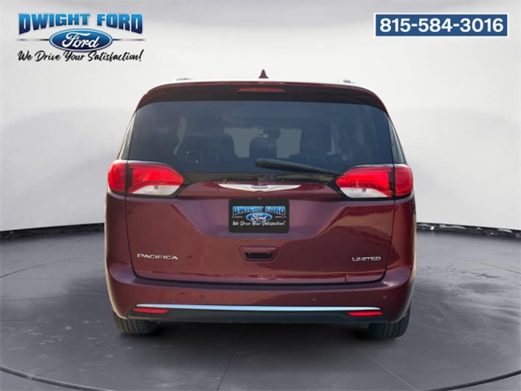 Used 2018 Chrysler Pacifica Limited Minivan/Van