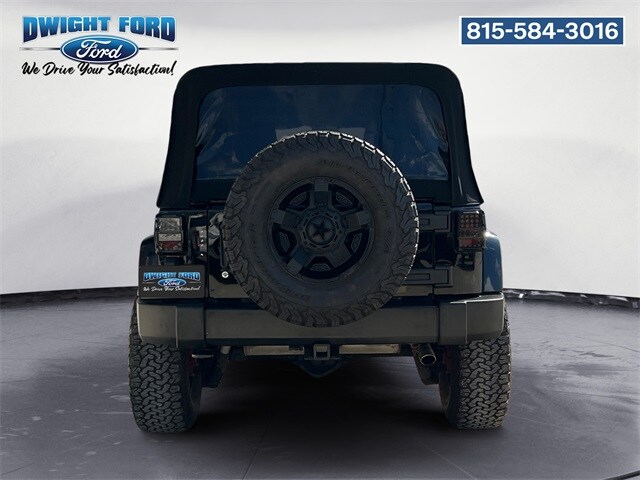 2014 Jeep Wrangler Unlimited Sahara photo 4
