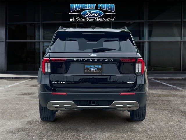 2025 Ford Explorer photo 4