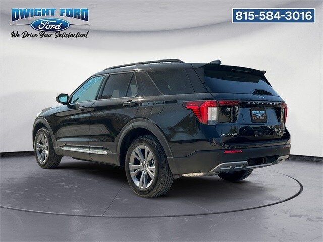 2025 Ford Explorer photo 2