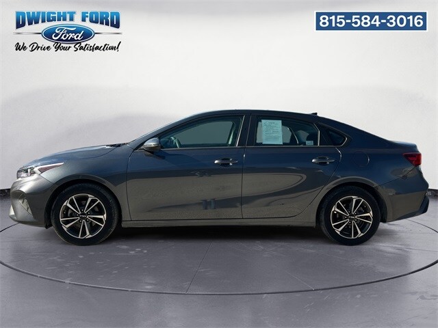 2023 Kia Forte LXS photo 2