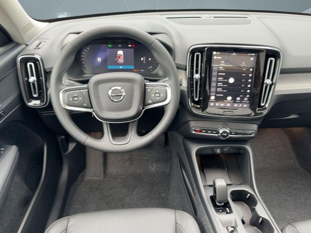 New 2026 Volvo XC40 B5 Core SUV