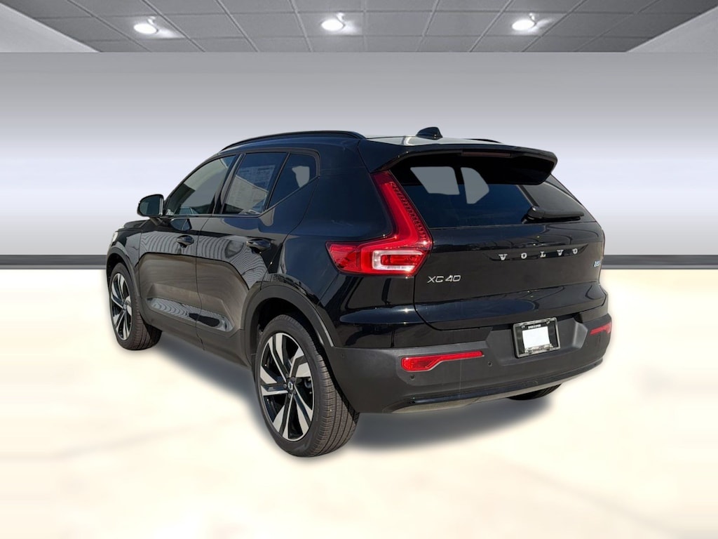 New 2026 Volvo XC40 B5 Ultra SUV