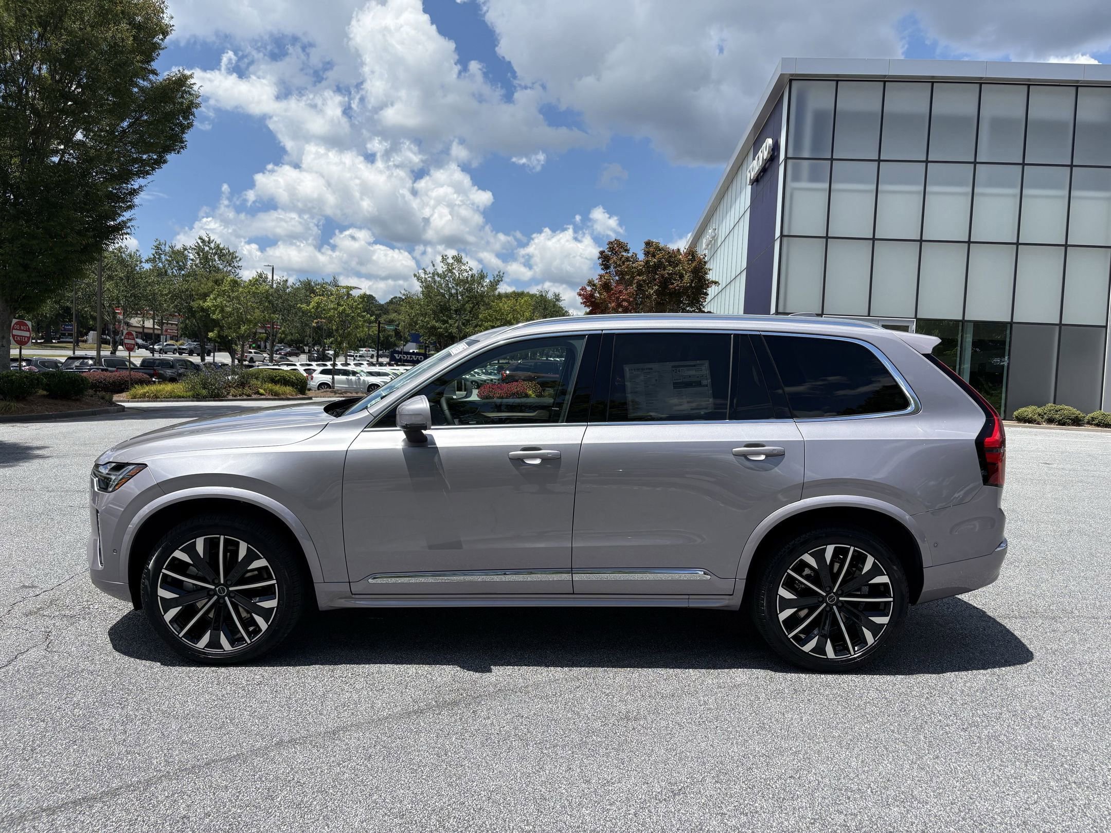 2026 Volvo XC90 B5 Plus photo 2