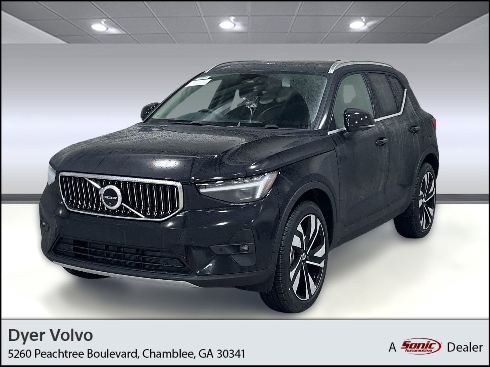 2025 Volvo XC40 B5 Ultra Bright Theme