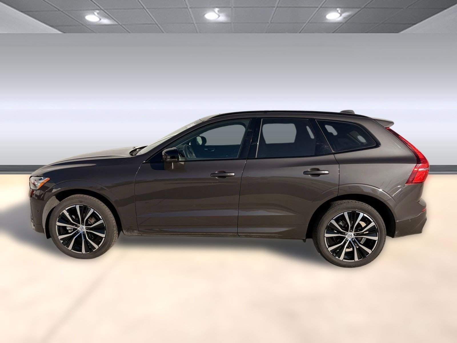 2025 Volvo XC60 Plus photo 2