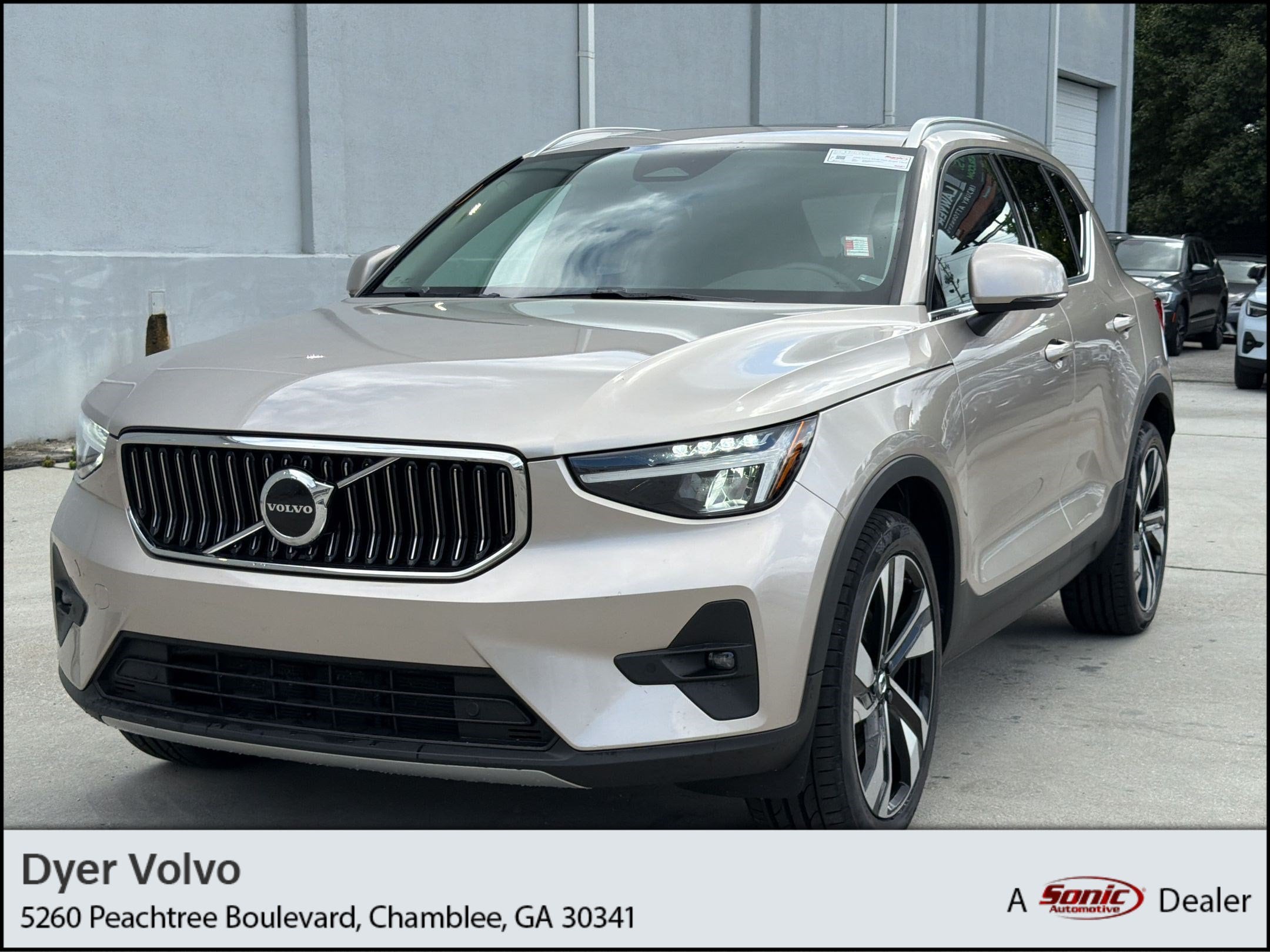 XC40 Plus Bright Theme SUV